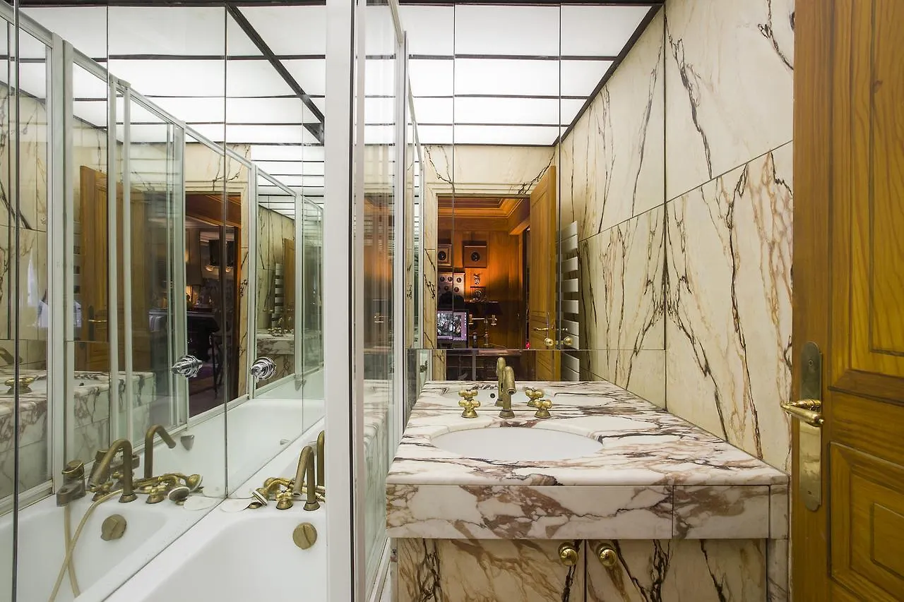 Apartment Saint Honore